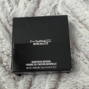 MAC Cosmetics Mineralize Skinfinish Natural Powder - shade Medium. BRAND NEW